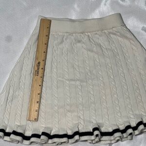 Willow & Wind beige and black mini skirt
